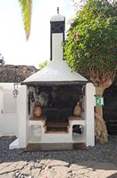 Het dorp Tahíche in Lanzarote. Barbecue van het huis van César Manrique. Klikken om het beeld te vergroten in Adobe Stock (nieuwe tab).