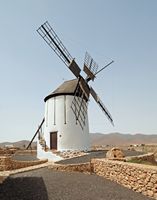 Il villaggio di Tiscamanita a Fuerteventura. Mulino. Clicca per ingrandire l'immagine in Adobe Stock (nuova unghia).