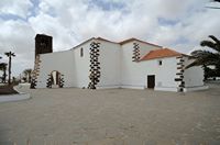 Die Stadt La Oliva in Fuerteventura. Die Kirche Unserer Lieben Frau von Condelaria. Klicken, um das Bild in Adobe Stock zu vergrößern (neue Nagelritze).