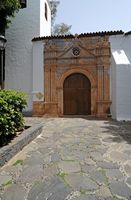A cidade de Pájara em Fuerteventura. A fachada da primeira nave da igreja de Nossa Senhora. Clicar para ampliar a imagem em Adobe Stock (novo guia).