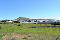 The town of Teguise in Lanzarote. The city and the Montaña de Guanapay. Click to enlarge the image in Adobe Stock (new tab).