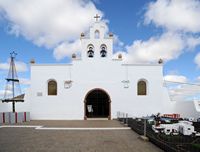 Die Stadt Tias auf Lanzarote. Die Kirche St. Antonius von Padua. Klicken, um das Bild in Adobe Stock zu vergrößern (neue Nagelritze).