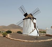 The town of Tuineje in Fuerteventura. Moulin. Click to enlarge the image in Adobe Stock (new tab).