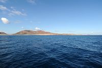 L'île de La Graciosa à Lanzarote. Les volcans Agujas Grandes et Agujas Chicas. Cliquer pour agrandir l'image.
