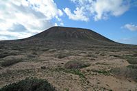 A ilha de La Graciosa em Lanzarote. O vulcão de El Mojón. Clicar para ampliar a imagem.