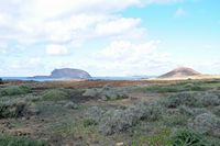 O parque natural do arquipélago Chinijo em Lanzarote. A Montaña Clara, o Roque del Oeste e o sul da ilha de Alegranza. Clicar para ampliar a imagem.