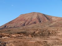 Het natuurpark van de Duinen van Corralejo in Fuerteventura. La Montaña Roja (auteur Thérèse Gaigé). Klikken om het beeld te vergroten.