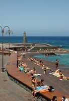 Het dorp Bajamar in Tenerife. Natuurlijke zwembaden. Klikken om het beeld te vergroten.