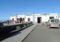 Het dorp La Geria in Lanzarote. La Bodega La Geria. Klikken om het beeld te vergroten.