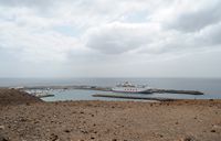 Das Dorf von Morro del Jable auf Fuerteventura. der Fährhafen. Klicken, um das Bild zu vergrößern