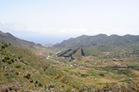 Het dorp El Palmar in Tenerife. Sinds het Mirador van Tabaiba, Las Portelas. Klikken om het beeld te vergroten.