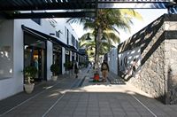 The village of Puerto Calero in Lanzarote. Shopping street (author Frank Vincentz). Click to enlarge the image.