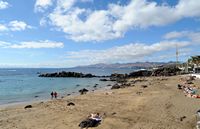 Le village de Puerto del Carmen à Lanzarote. La plage de Playa Chica. Cliquer pour agrandir l'image.