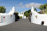 Het dorp Tahíche in Lanzarote. Toegangspoort van het huis van César Manrique. Klikken om het beeld te vergroten.