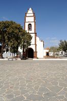 Het dorp Tetir in Fuerteventura. De Sint-Dominicus kerk. Klikken om het beeld te vergroten.