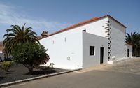 A aldeia de Vega de Río Palmas em Fuerteventura. A Igreja de Nossa Senhora da Rocha (Ermita de Nuestra Señora de la Peña). Clicar para ampliar a imagem.