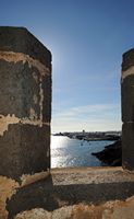 De stad Arrecife in Lanzarote. Het kasteel van Sint-Joseph. Een kanteel. Klikken om het beeld te vergroten.
