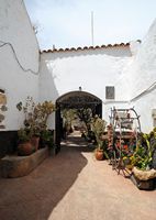 La ville de Betancuria à Fuerteventura. La cour de la Casa Santa María. Cliquer pour agrandir l'image.