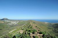 A cidade de Haría em Lanzarote. Os vales de Haría (Malpaso) e vistas Arrieta (Temisa) a partir do miradouro de Los Helechos. Clicar para ampliar a imagem.