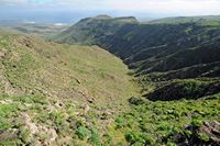 A cidade de Haría em Lanzarote. O vale de Temisa visto a partir do miradouro de Los Helechos. Clicar para ampliar a imagem.