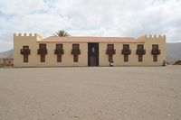 La Casa de los Coroneles em La Oliva em Fuerteventura. A fachada. Clicar para ampliar a imagem.