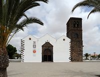 La ciudad de La Oliva en Fuerteventura. La Iglesia de Nuestra Señora de Condelaria. Haga clic para ampliar la imagen.