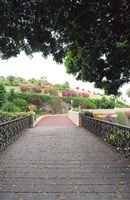 De stad La Orotava in Tenerife. Toegang, tuinen Victoria. Klikken om het beeld te vergroten.