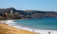 De stad Las Palmas in Gran Canaria. Het strand van Las Canteras. Klikken om het beeld te vergroten.