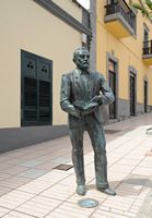 A cidade de Puerto del Rosario em Fuerteventura. Estátua de Miguel de Unamuno. Clicar para ampliar a imagem.
