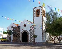 A cidade de Tuineje em Fuerteventura. Igreja de São Miguel Arcanjo (autor Frank Vincentz). Clicar para ampliar a imagem.
