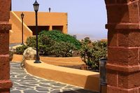 El parque rural de Betancuria en Fuerteventura. Mirador de Morro Velosa (autor Grazyna Woroch). Haga clic para ampliar la imagen en Panoramio (nueva pestaña).