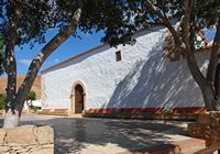 A cidade de Pájara em Fuerteventura. A capela de Santo António de Pádua em Toto (autor Haadee). Clicar para ampliar a imagem em Panoramio (novo guia).