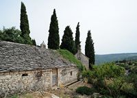 Le village de Škrip, île de Brač en Croatie. Les chapelles du Saint-Esprit et Saint-Jean. Cliquer pour agrandir l'image dans Adobe Stock (nouvel onglet).