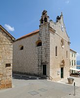 La ville de Bol, île de Brač, en Croatie. L'église Notre-Dame-du-Carmel. Cliquer pour agrandir l'image dans Adobe Stock (nouvel onglet).