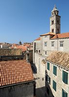 La ville close de Dubrovnik en Croatie. Quartier des Dominicains. Rue Saint Dominique. Cliquer pour agrandir l'image dans Adobe Stock (nouvel onglet).