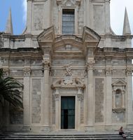 Fassade der Kirche Heilige-Ignatius. Klicken, um das Bild in Adobe Stock zu vergrößern (neue Nagelritze).