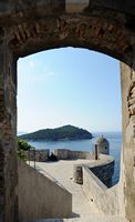 Les fortifications de Dubrovnik en Croatie. Fortifications maritimes. Bastion Saint-Étienne. Cliquer pour agrandir l'image dans Adobe Stock (nouvel onglet).