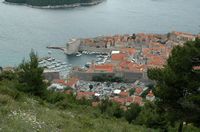 Der Hafen, der seit dem Berg Sankt Sergius gesehen wurde. Klicken, um das Bild in Adobe Stock zu vergrößern (neue Nagelritze).