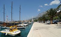 La ville de Makarska en Croatie. Le front de mer. Cliquer pour agrandir l'image dans Adobe Stock (nouvel onglet).