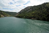 Le parc national de la Krka en Croatie. La Krka vue depuis la route de Šibenik à Kistanje. Cliquer pour agrandir l'image.