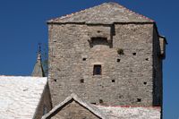 Le village de Škrip, île de Brač en Croatie. La tour Radojković (auteur Roksoslav). Cliquer pour agrandir l'image.