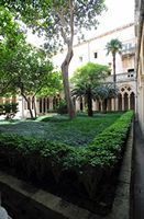 Tuin van de hof van het klooster van Dominicaans aan Dubrovnik. Klikken om het beeld te vergroten.