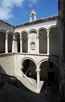 La ville close de Dubrovnik en Croatie. Quartier de la Loge. Palais recteur. Cliquer pour agrandir l'image.