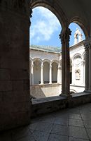 La ville close de Dubrovnik en Croatie. Quartier de la Loge. Palais recteur. Cliquer pour agrandir l'image.