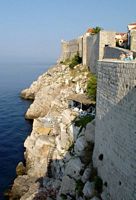 Les fortifications de Dubrovnik en Croatie. Fortifications maritimes. Remparts maritimes. Cliquer pour agrandir l'image.