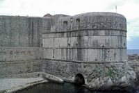 Les fortifications de Dubrovnik en Croatie. Fortifications maritimes. Fort bokar. Cliquer pour agrandir l'image.
