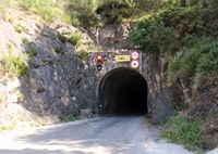 De tunnel tussen Hvar en Stari Grad (auteur Dani Tic). Klikken om het beeld te vergroten.