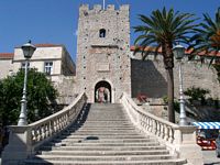 La ville de Korčula, île de Korčula en Croatie. Porte terre ferme. Cliquer pour agrandir l'image.