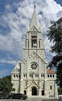 La ville de Selca, île de Brač en Croatie. L'église du Christ-Roi. Cliquer pour agrandir l'image.