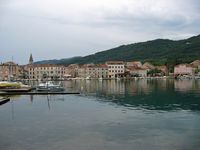 La ville de Stari Grad, île de Hvar en Croatie. Le port de Stari Grad (auteur Cord Walter). Cliquer pour agrandir l'image.